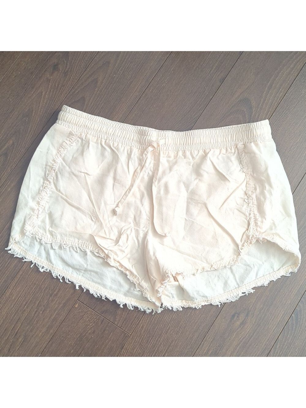 Cloth & Stone Cream Drawstring Shorts - Picture 2 of 9